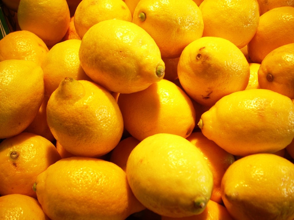 citrony - Jak zatočit s lupy? Máme pro vás ozkoušené babské rady!