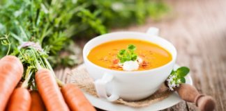 Dietní mrkvová polévka se šťávou z pomerančů