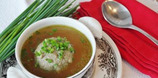 Poctivý domácí vývar jako od babičky postaví na nohy každého