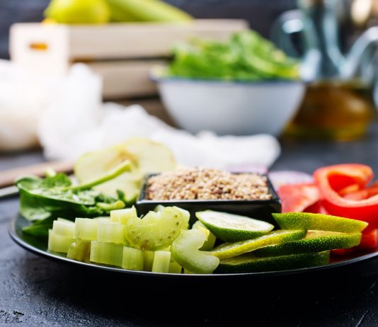 5 nejšílenějších diet historie: Je libo hubnutí s tasemnicí nebo zlatou rybkou? Bizarní diety